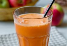 Фото - Морковно-яблочный сок с имбирем