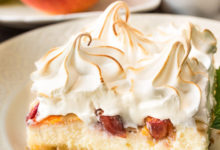 Фото - Творожный пирог с персиками и меренгой